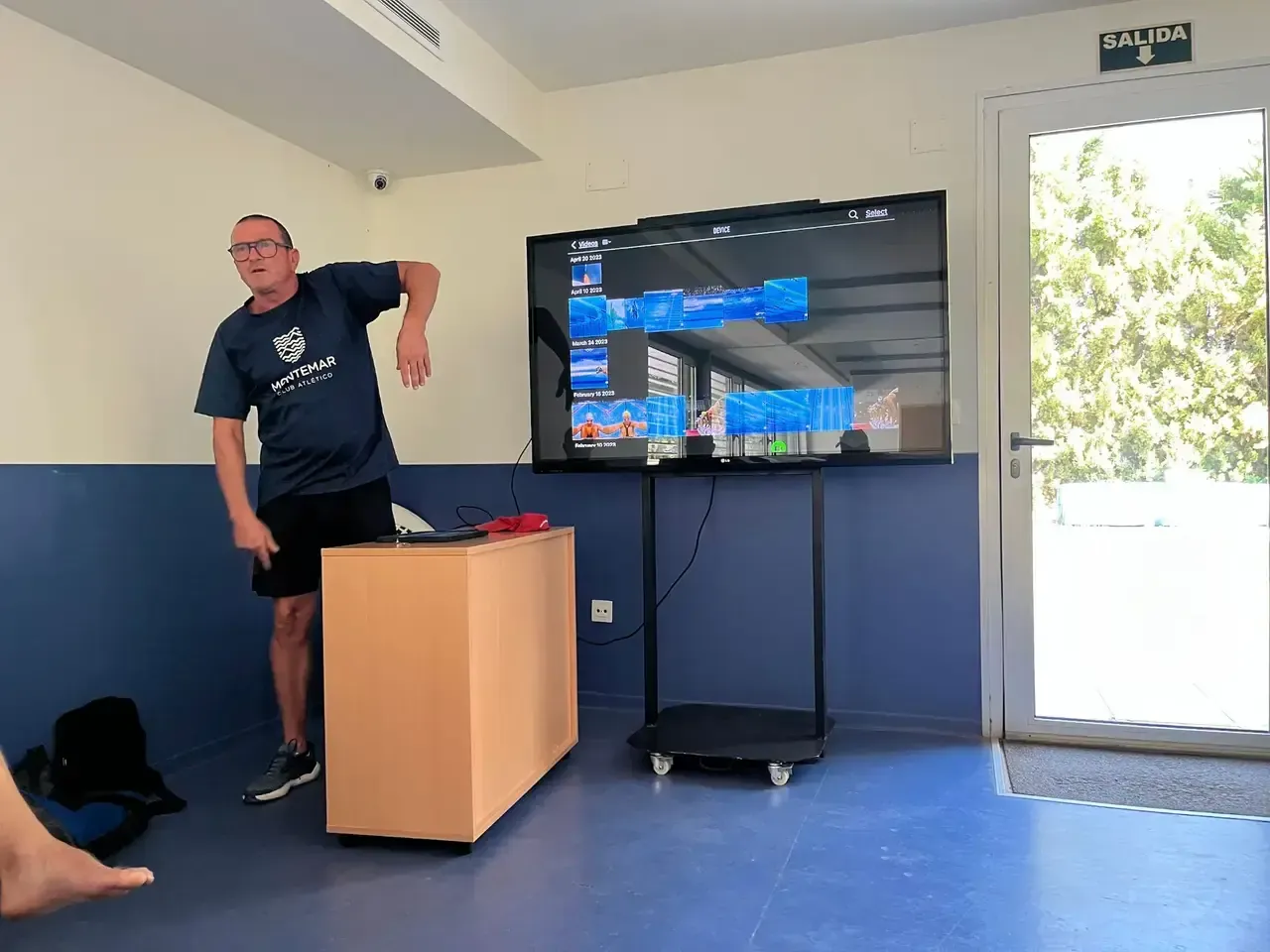 Rafa going through stroke video with a group at his club