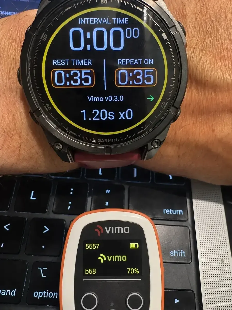 A fenix and a Vimo Swim device side by side, both showing the same 1.20s tempo