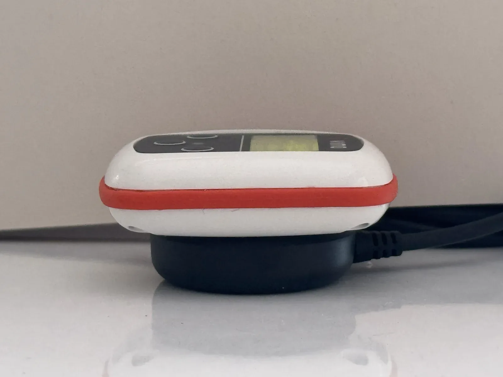Vimo Swim device on its magnetic charger