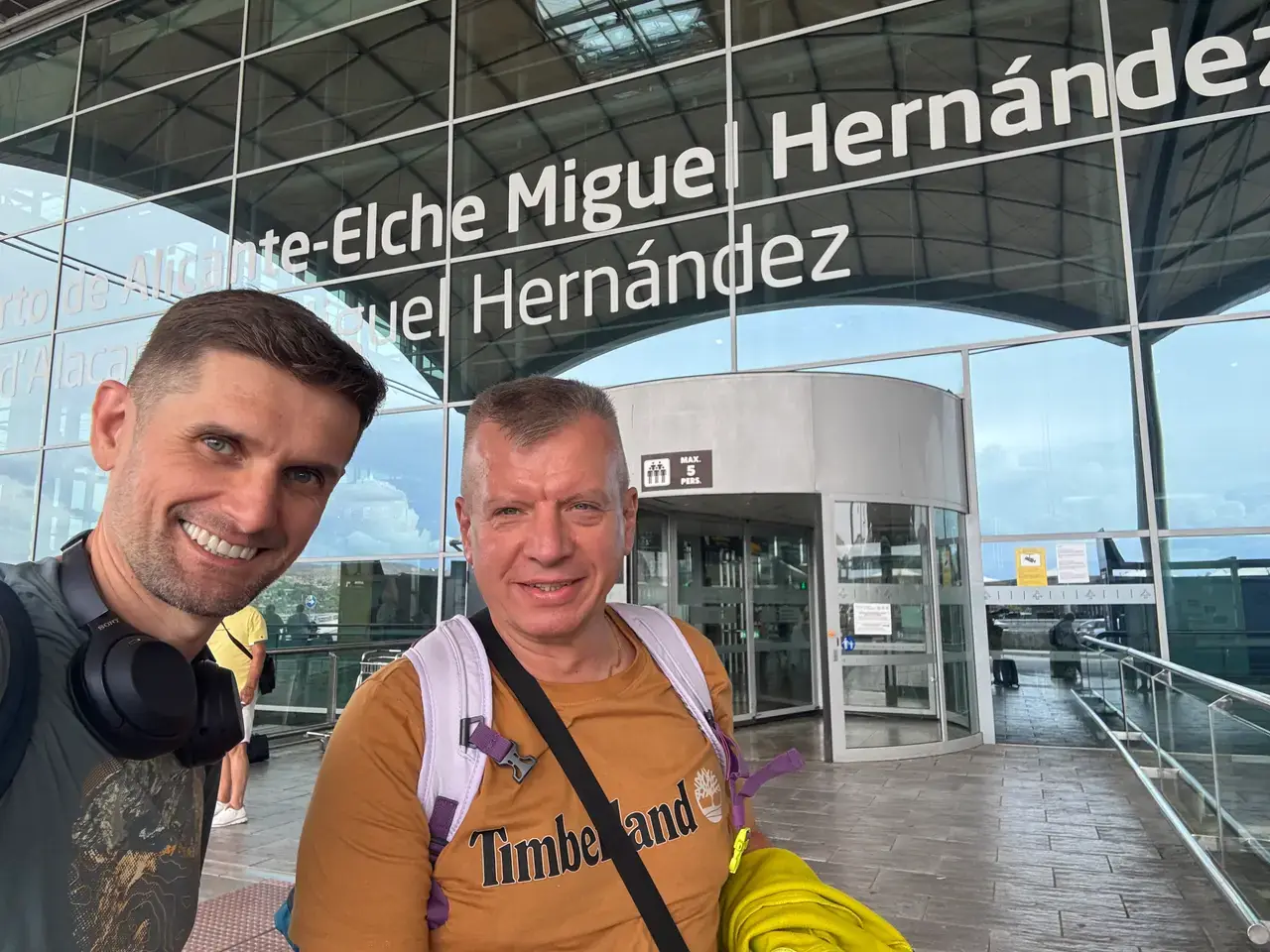 Arrival at Alicante-Elche Miguel Hernández airport at the start of the camp