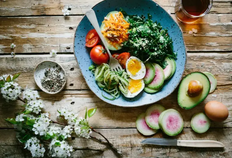 What Professional Swimmers Eat: Diet and Performance